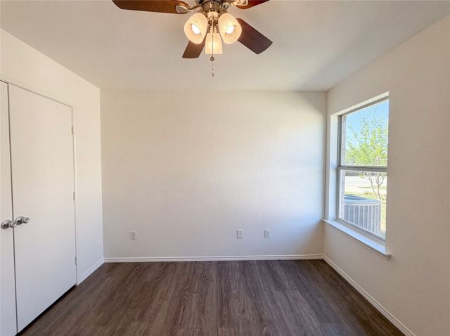 105 Kings Way Drive, Rhome, TX 76078