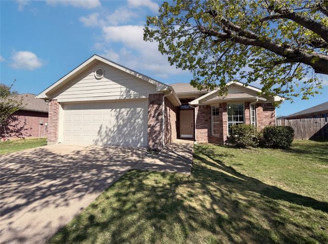 105 Kings Way Drive, Rhome, TX 76078