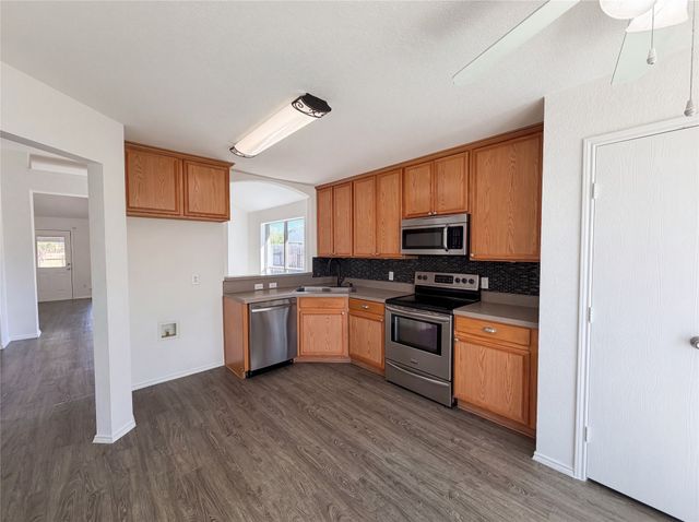 105 Kings Way Drive, Rhome, TX 76078