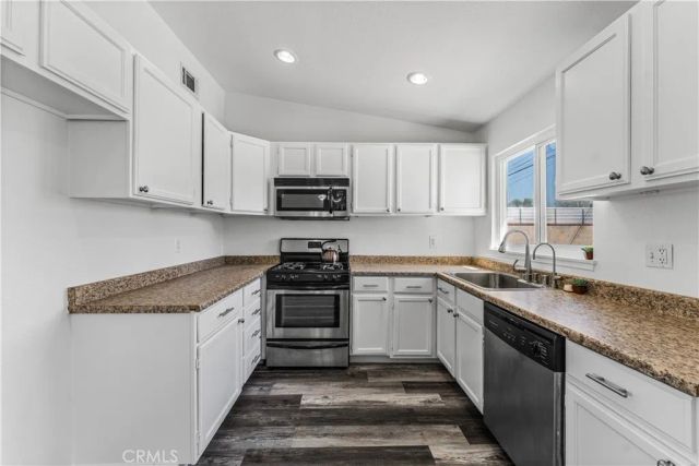 1046 W Avenue H6, Lancaster, CA 93534