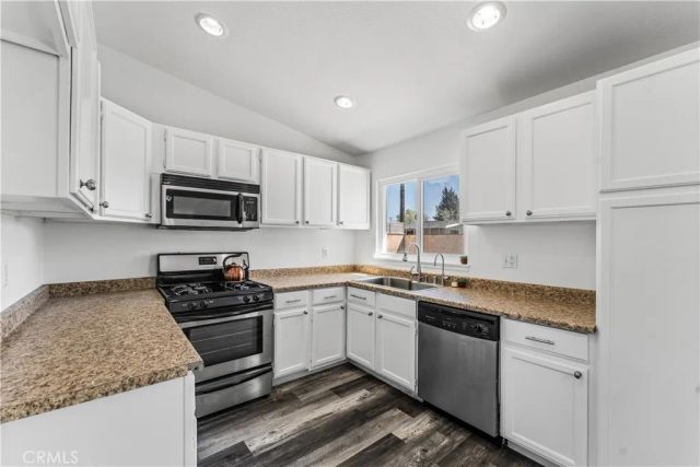 1046 W Avenue H6, Lancaster, CA 93534