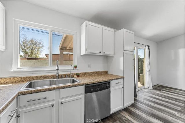 1046 W Avenue H6, Lancaster, CA 93534