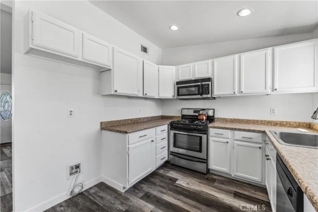 1046 W Avenue H6, Lancaster, CA 93534