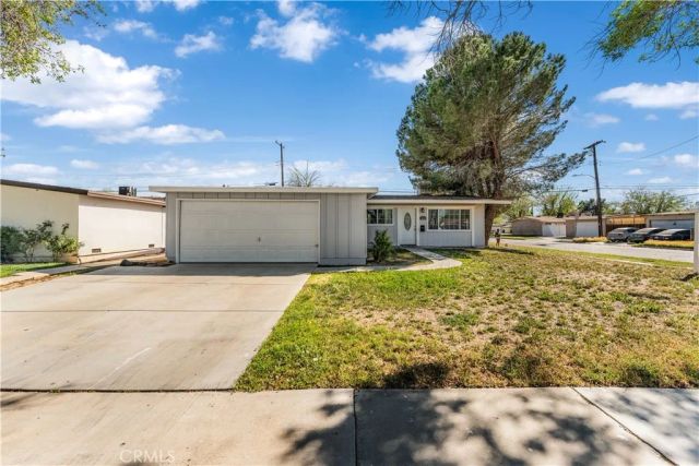 1046 W Avenue H6, Lancaster, CA 93534