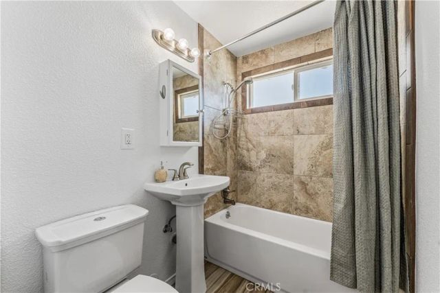 1046 W Avenue H6, Lancaster, CA 93534