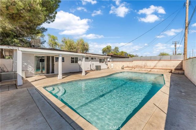 1046 W Avenue H6, Lancaster, CA 93534