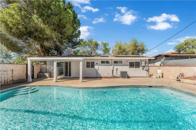 1046 W Avenue H6, Lancaster, CA 93534