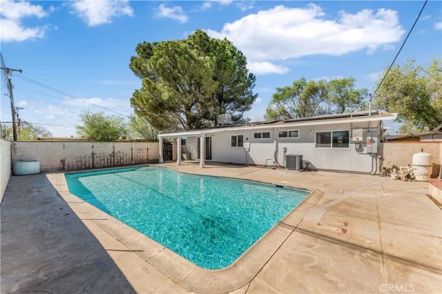 1046 W Avenue H6, Lancaster, CA 93534