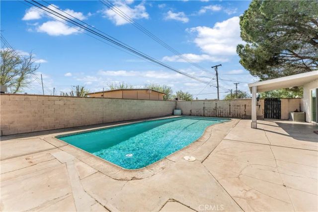 1046 W Avenue H6, Lancaster, CA 93534