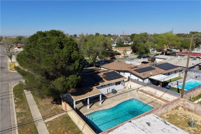 1046 W Avenue H6, Lancaster, CA 93534