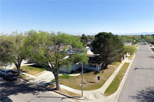 1046 W Avenue H6, Lancaster, CA 93534