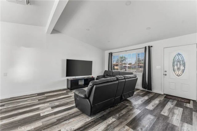 1046 W Avenue H6, Lancaster, CA 93534