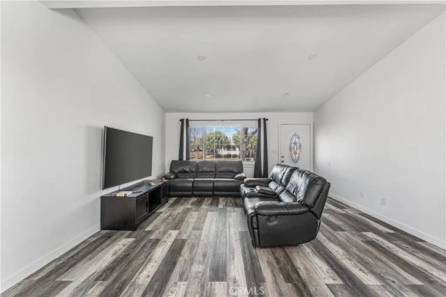 1046 W Avenue H6, Lancaster, CA 93534