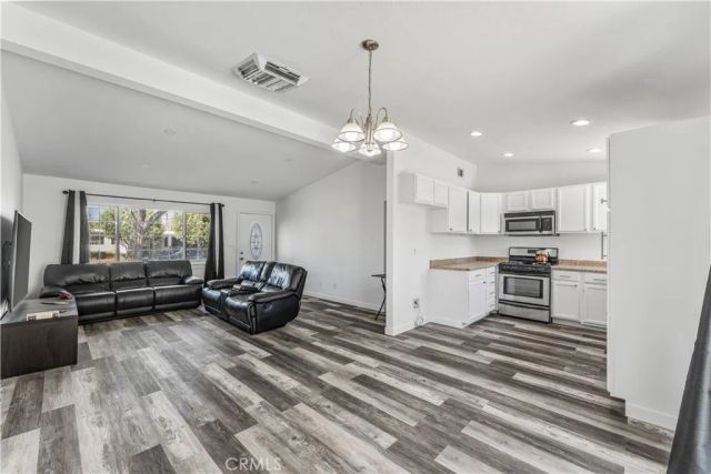 1046 W Avenue H6, Lancaster, CA 93534