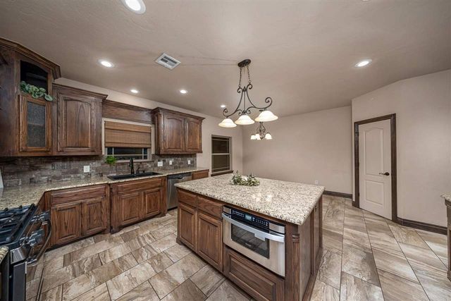 13195 NE Tony Creek Rd, Elgin, OK 73538