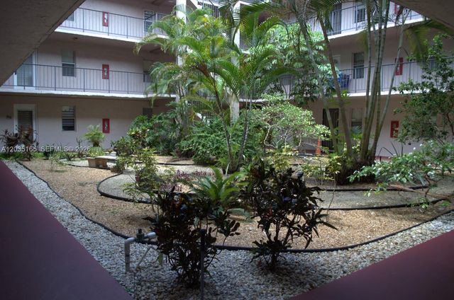 2821 Somerset Dr 117, Lauderdale Lakes, FL 33311