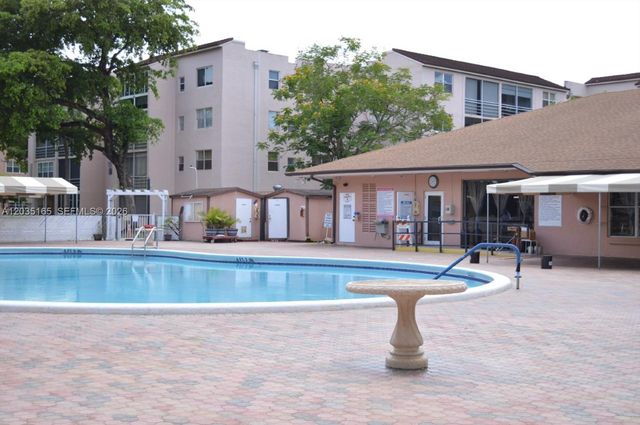 2821 Somerset Dr 117, Lauderdale Lakes, FL 33311