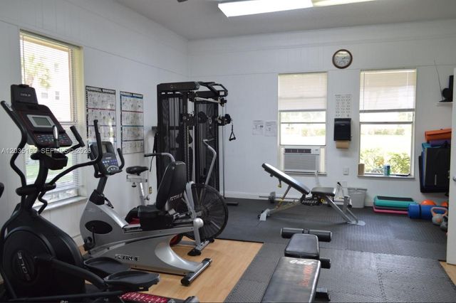 2821 Somerset Dr 117, Lauderdale Lakes, FL 33311