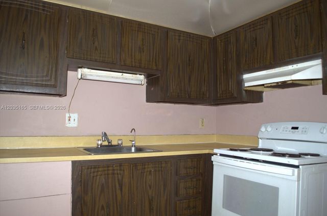 2821 Somerset Dr 117, Lauderdale Lakes, FL 33311