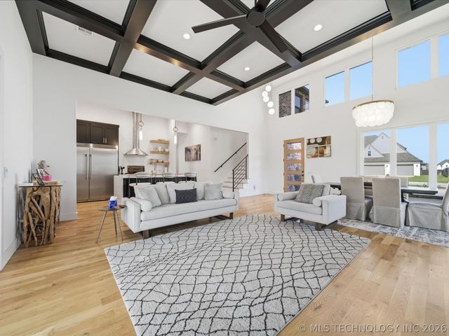 12722 S Maplewood Avenue E, Bixby, OK 74008
