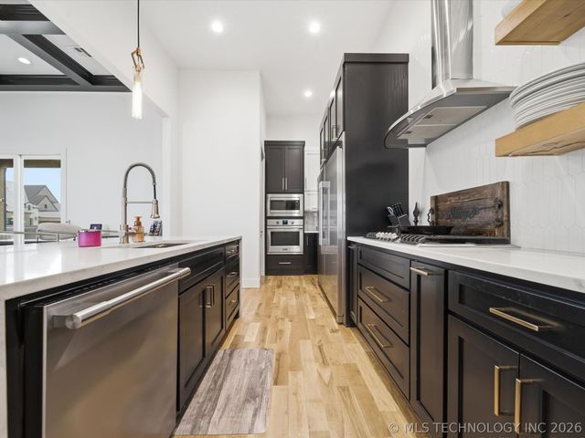 12722 S Maplewood Avenue E, Bixby, OK 74008