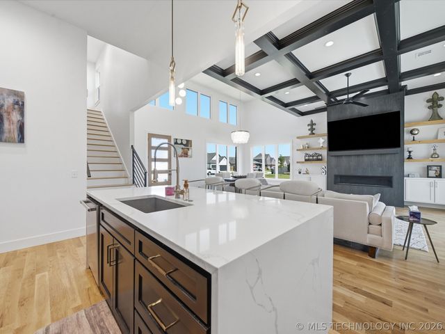 12722 S Maplewood Avenue E, Bixby, OK 74008