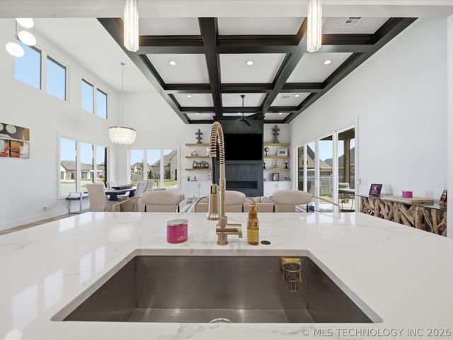 12722 S Maplewood Avenue E, Bixby, OK 74008