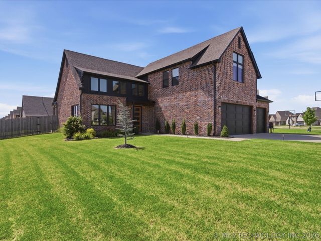 12722 S Maplewood Avenue E, Bixby, OK 74008