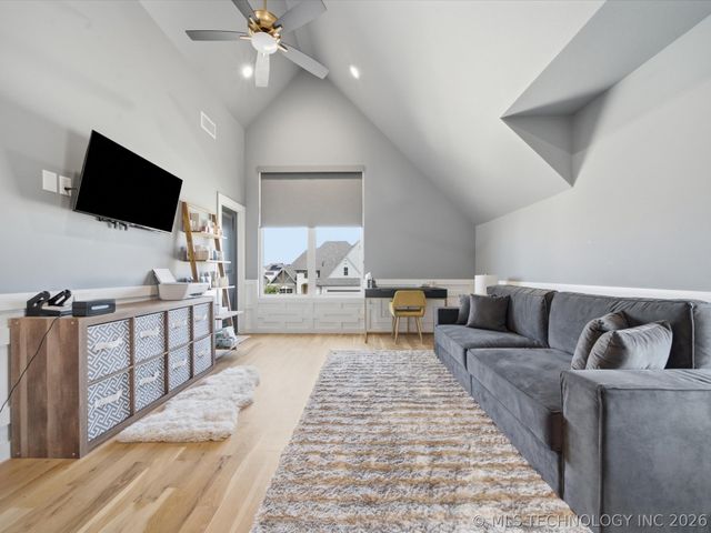 12722 S Maplewood Avenue E, Bixby, OK 74008