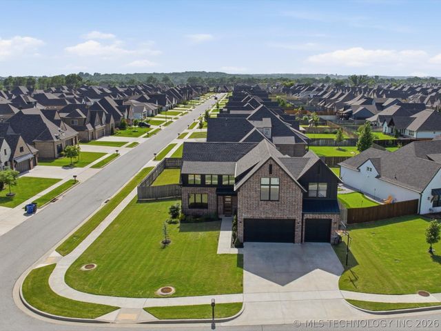 12722 S Maplewood Avenue E, Bixby, OK 74008