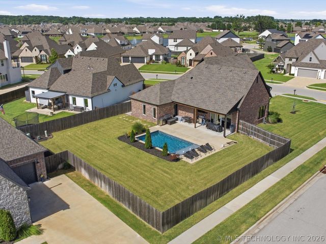 12722 S Maplewood Avenue E, Bixby, OK 74008