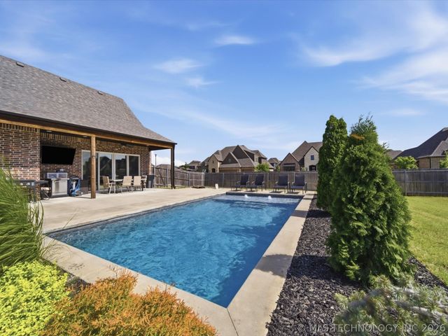 12722 S Maplewood Avenue E, Bixby, OK 74008