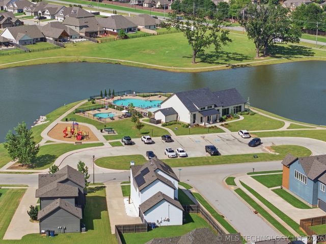 12722 S Maplewood Avenue E, Bixby, OK 74008