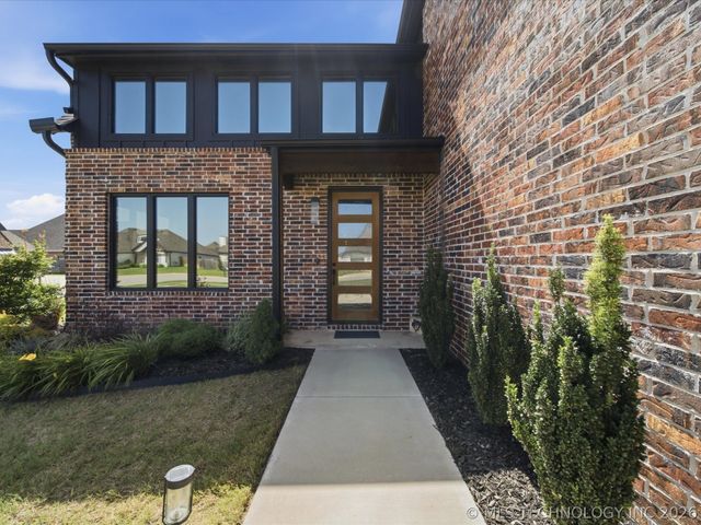 12722 S Maplewood Avenue E, Bixby, OK 74008