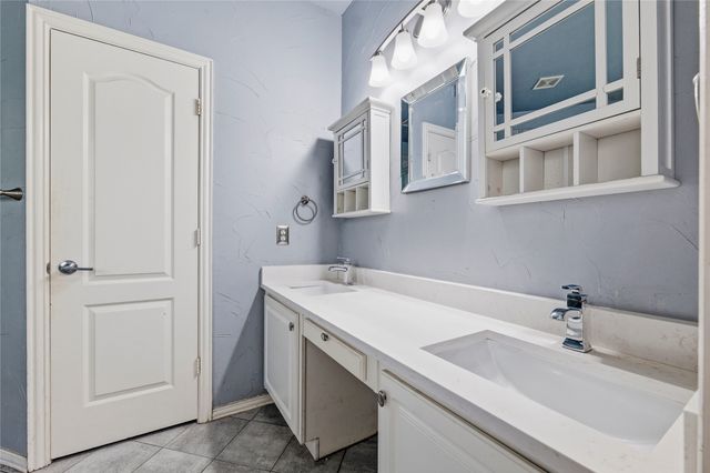 1184 Pleasant Oaks Drive, Lewisville, TX 75067