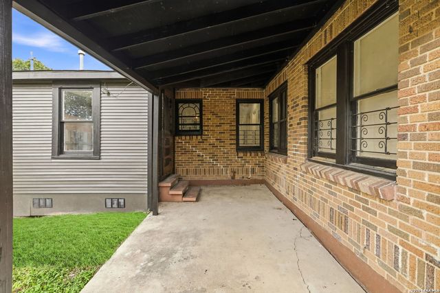 146 North Dr, San Antonio, TX 78201