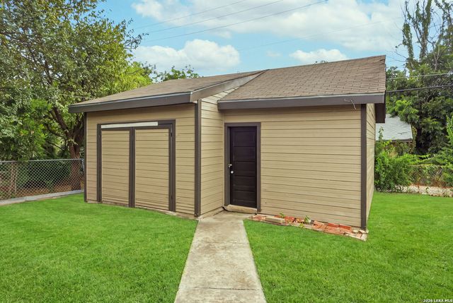 146 North Dr, San Antonio, TX 78201