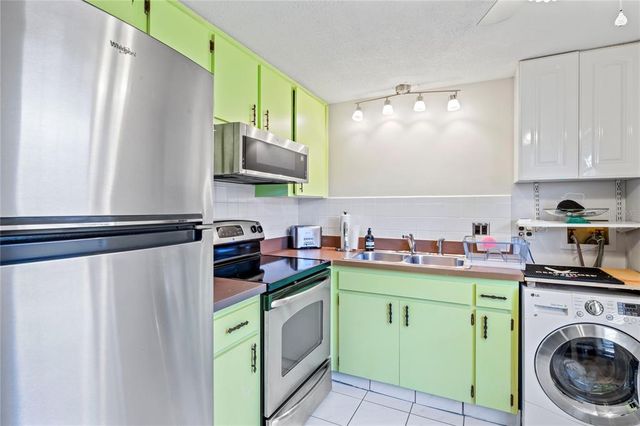 1980 TAHITIAN PLACE 10, Dunedin, FL 34698