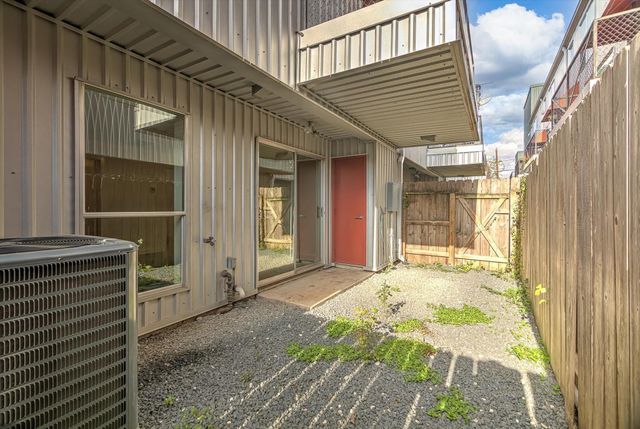 3028 Commerce Street, Houston, TX 77003