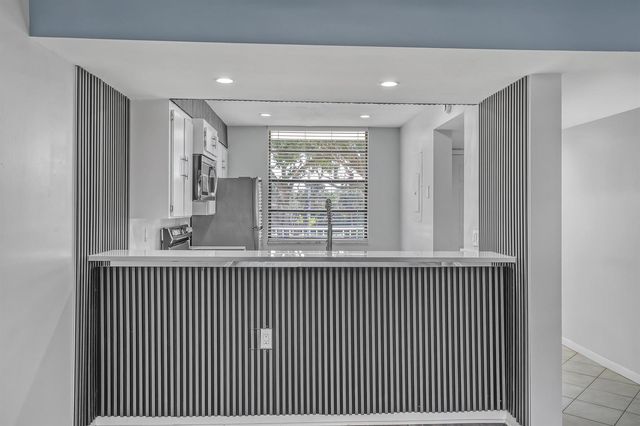 3650 Whitehall Drive 201, West Palm Beach, FL 33401