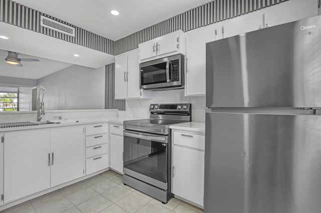 3650 Whitehall Drive 201, West Palm Beach, FL 33401