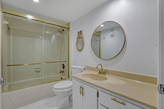 3650 Whitehall Drive 201, West Palm Beach, FL 33401
