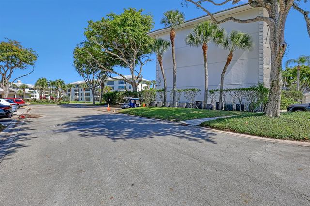 3650 Whitehall Drive 201, West Palm Beach, FL 33401