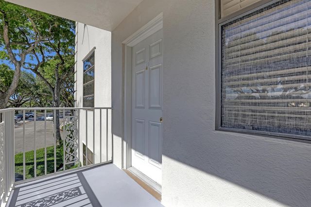 3650 Whitehall Drive 201, West Palm Beach, FL 33401