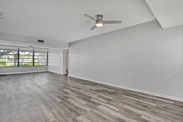 3650 Whitehall Drive 201, West Palm Beach, FL 33401