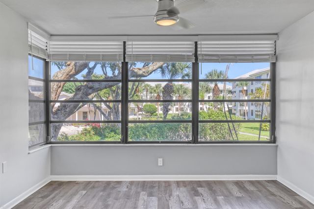 3650 Whitehall Drive 201, West Palm Beach, FL 33401