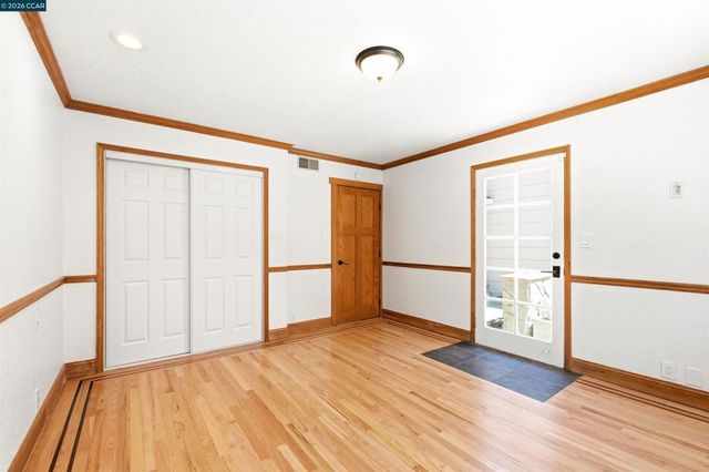 26929 Palomares Rd, Castro Valley, CA 94552
