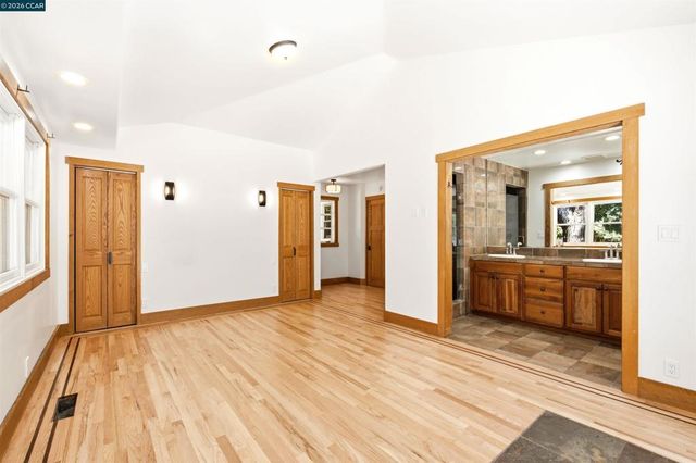 26929 Palomares Rd, Castro Valley, CA 94552