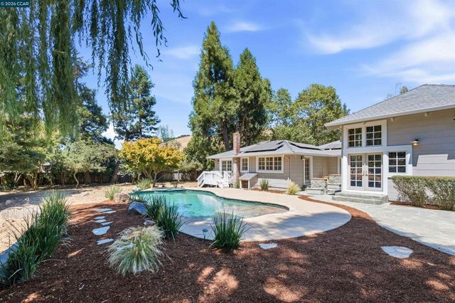26929 Palomares Rd, Castro Valley, CA 94552