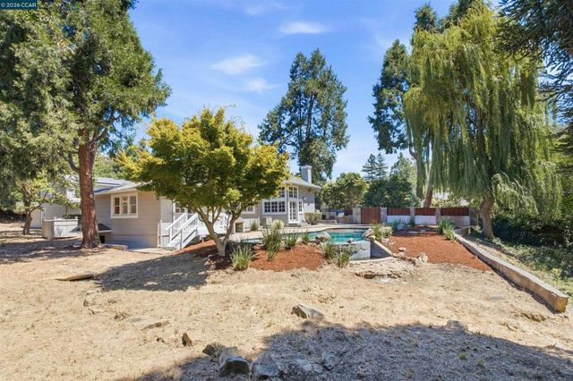 26929 Palomares Rd, Castro Valley, CA 94552